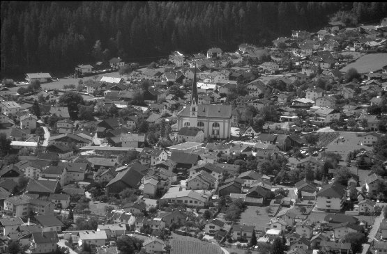 \resizebox*{1\columnwidth}{!}{\includegraphics{Bilder/Dorfzentrum.eps}}