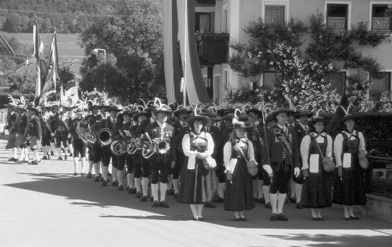 \resizebox*{1\columnwidth}{!}{\includegraphics{Bilder/Musikkapelle.eps}}