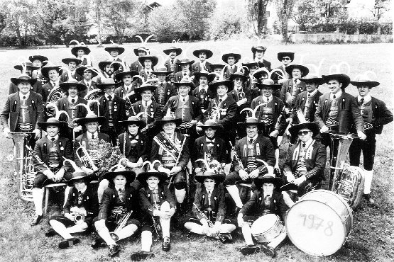 \resizebox*{1\columnwidth}{!}{\includegraphics{Bilder/Musik_1978.eps}}