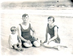 Heinrich, Lina unf Flora Oberthanner an
einem brasilianischen Strand