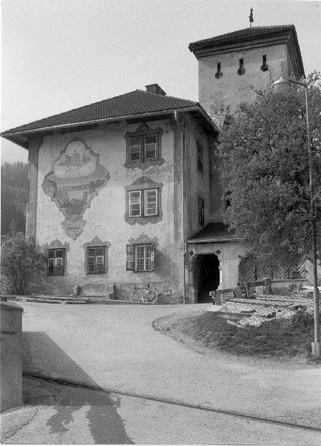 \resizebox*{!}{0.6\textheight}{\includegraphics{Bilder/Schloss.eps}}