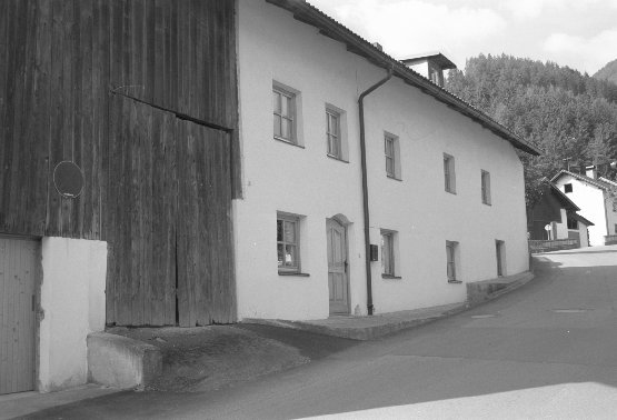 \resizebox*{1\columnwidth}{!}{\includegraphics{Bilder/alte_Schule.eps}}